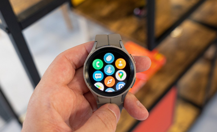 استفاده از Google mapدر ساعت بدون نیاز به گوشی !